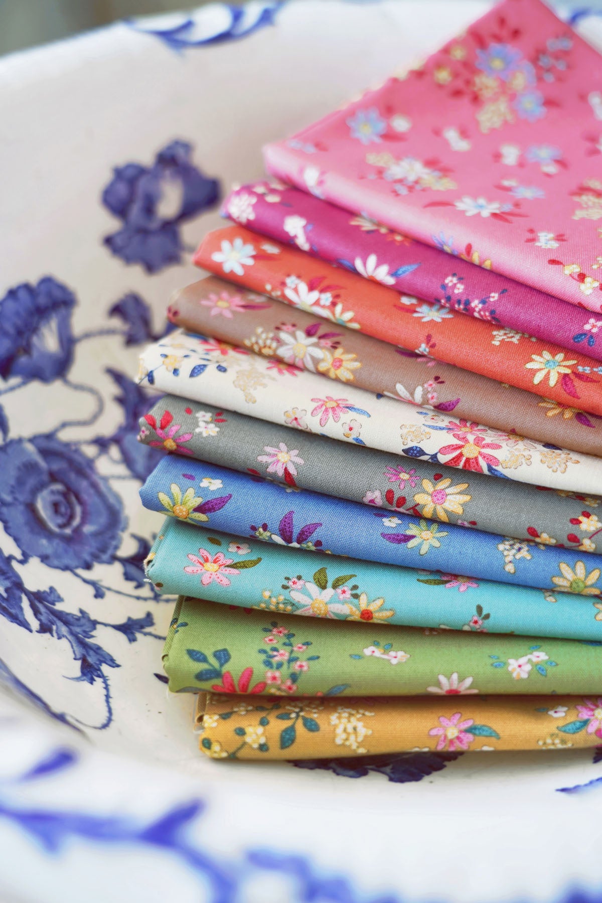Tilda Chic Escape Daisyfield Buttons 7/8in 6 Count
