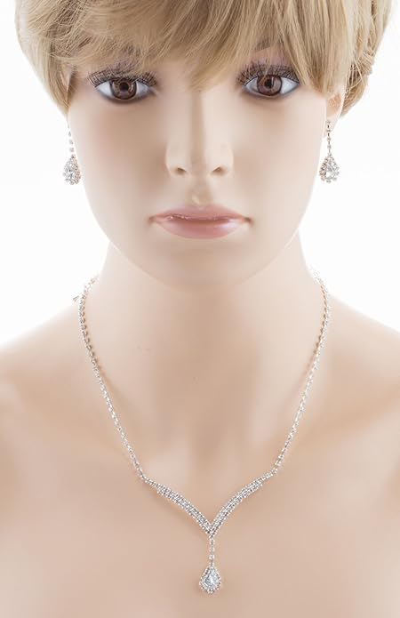 Mannequin wearing a diamond necklace on a white background
[additional_image_link]
