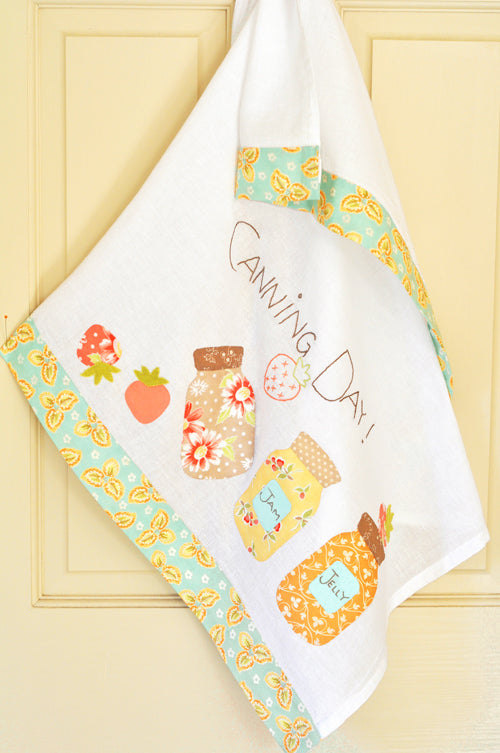 A Fig Tree Quilts kitchen towel pattern, featuring a completed towel with mason jar designs.
Photo by Fig Tree & Co. [additional_image_link]