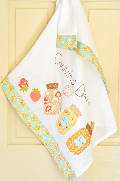 A Fig Tree Quilts kitchen towel pattern, featuring a completed towel with mason jar designs.
Photo by Fig Tree & Co. [additional_image_link]