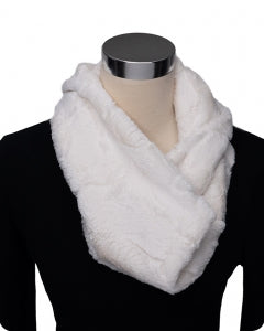Natural faux fur infinity scarf on a mannequin with a black background.
Photo by Shannon Fabrics [additional_image_link]