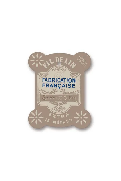 A close-up of a Thread Card. The tag is pale beige with blue and white printed text reading 'FIL DE LIN', 'FABRICATION FRANCAISE', and 'EXTRA 15 METRES'.
Photo by Sajou.fr [additional_image_link]