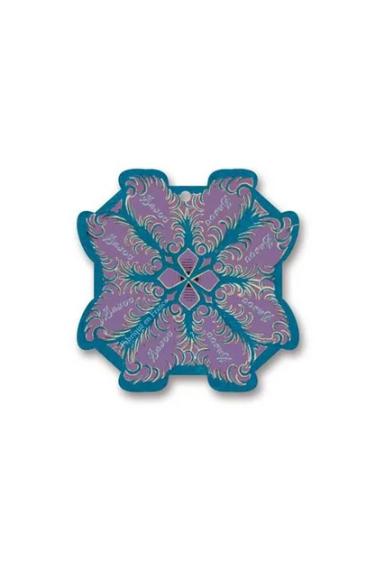 A decorative snowflake-shaped thread card featuring a purple and green feather pattern, displayed on a white background.
Photo by Sajou.fr [additional_image_link]