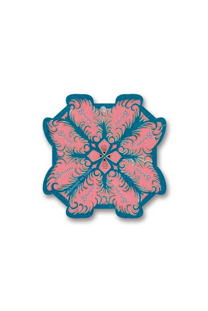 A decorative snowflake-shaped thread card with a pink and blue feather pattern, displayed on a white background.
Photo by Sajou.fr [additional_image_link]