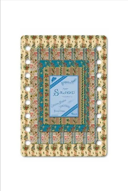 A square decorative thread organizer with a vintage floral and striped pattern in beige, blue, and green, featuring a central blue insert card labeled 'Sajou'.
Photo by Sajou.fr [image_link]