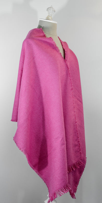 A bubblegum pink houndstooth flannel shawl with a fringe, displayed on a mannequin.
Photo by Karen King [additional_image_link]