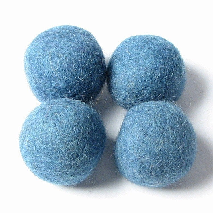 Blue wool felt balls 3cm.
[additional_image_link]
