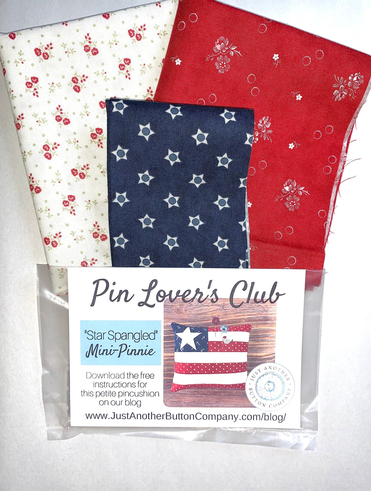 Three cotton prints used in the kit.
Photo by TheSurgeonsKnots.com [additional_image_link]